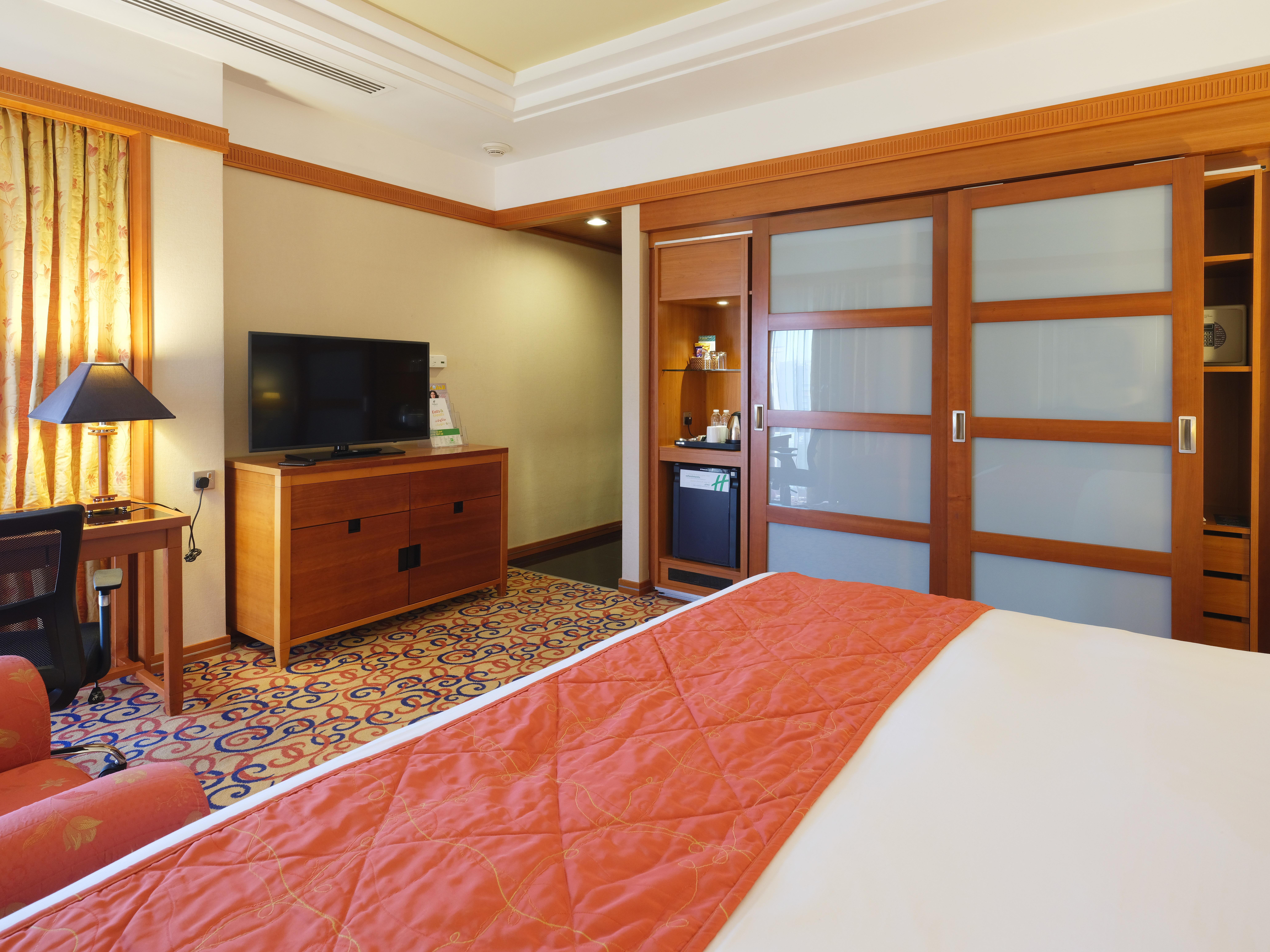 Holiday Inn Kuwait By Ihg Kuwait City Exteriör bild