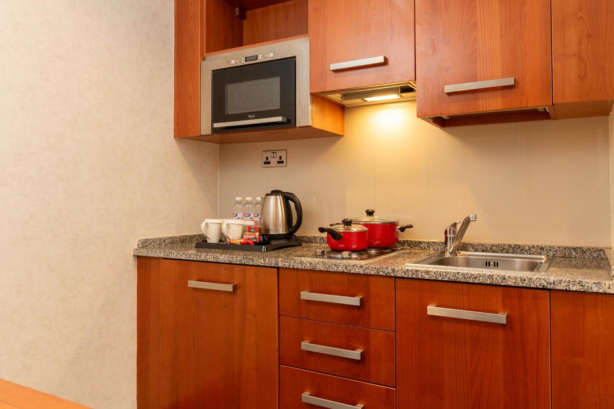 Holiday Inn Kuwait By Ihg Kuwait City Exteriör bild